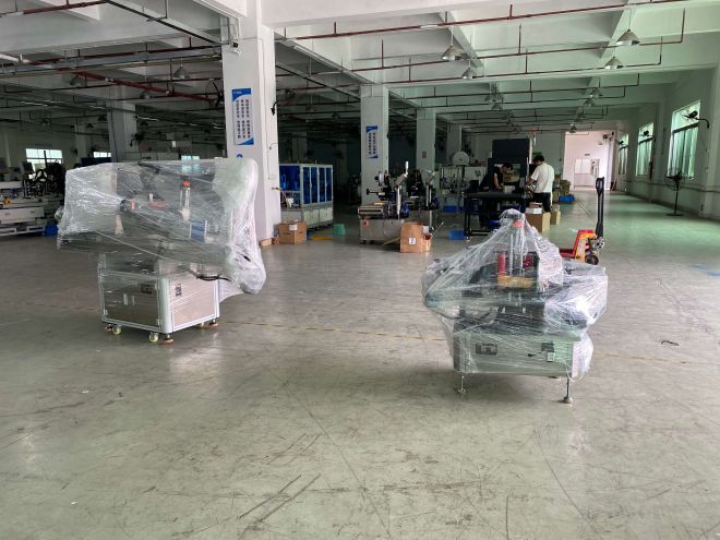 Saudi customer purchases round bottle labeling machine for delivery