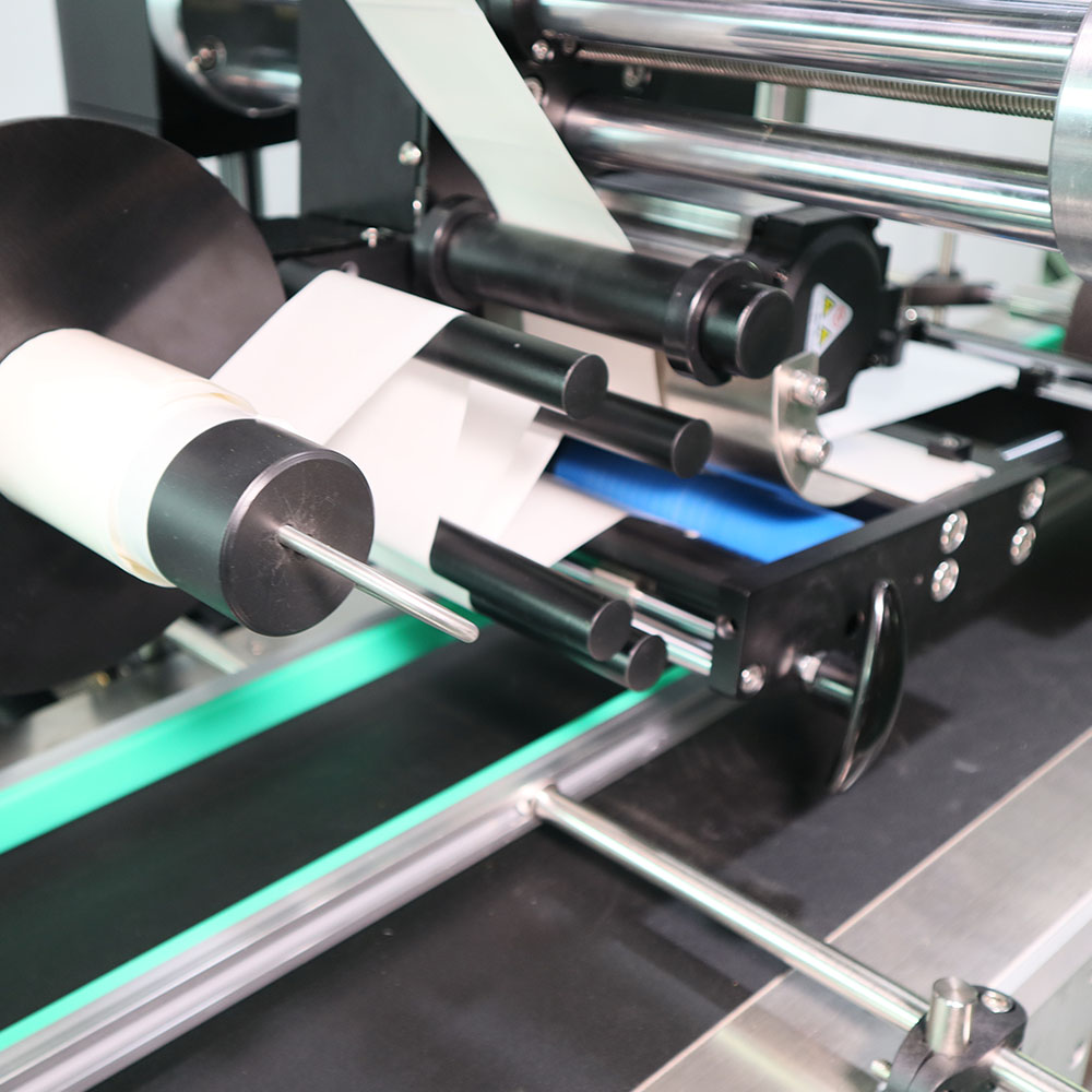 Automatic High Speed Flat Surface Labeling Machine GST-113C