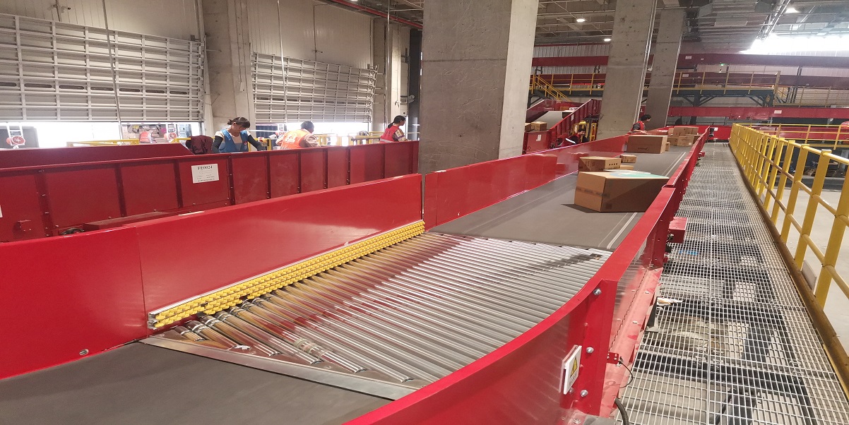 Auto pull side roller Auto pull side roller